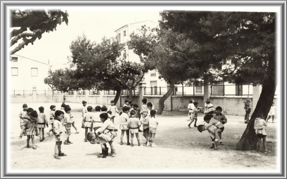FOTOS ANTIGUAS DE IBI NIÑOS JUGANDO EN EL PATIO 1965